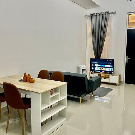 Villa Ku Villa Mu سيمارانغ المظهر الخارجي الصورة